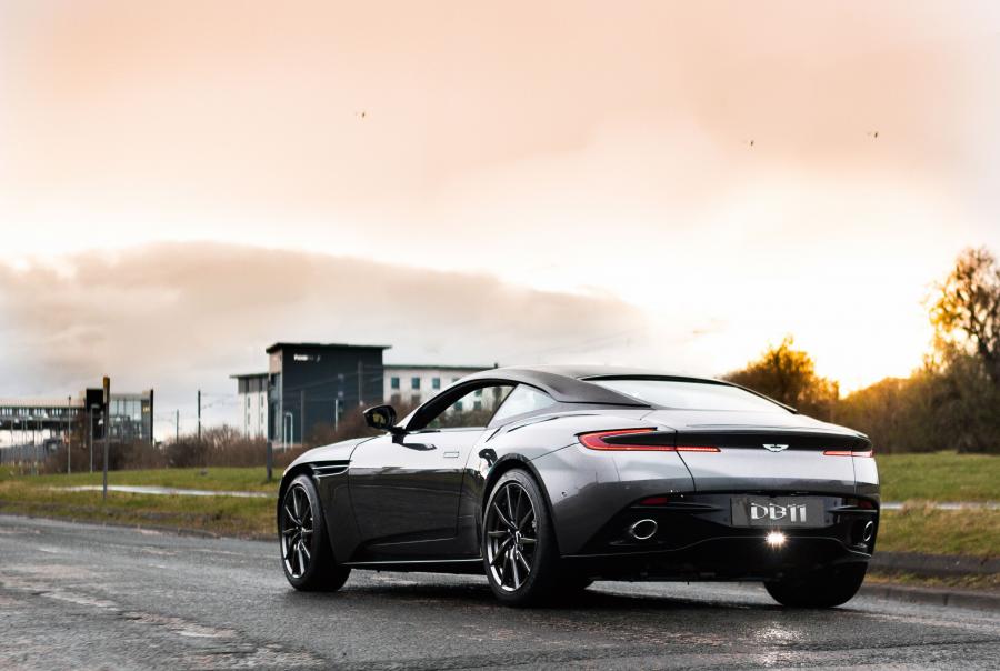  Aston Martin DB11 2016 года  (UK) (фото 3 из 33)